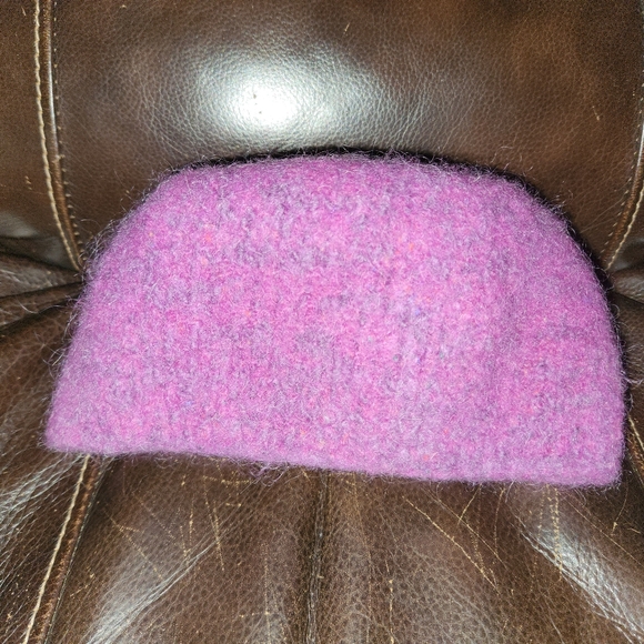 Girls or Women's wool hat - Picture 2 of 3